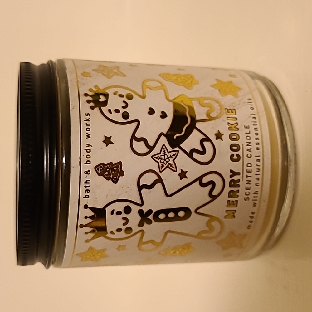 Bath & Body Works Merry Cookie 1 Wick Candle.